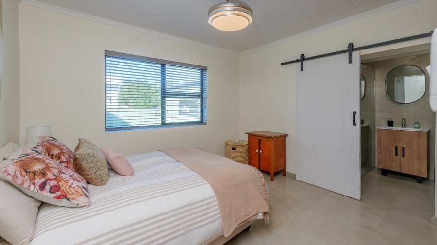 4 Bedroom Property for Sale in Struisbaai Western Cape